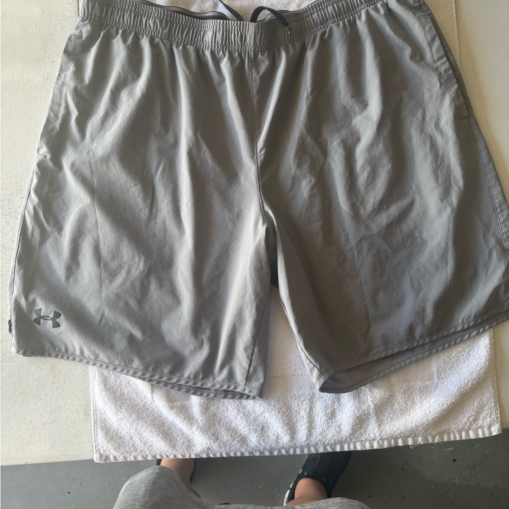 Under Armour Men's Light Gray Athletic Training Shorts